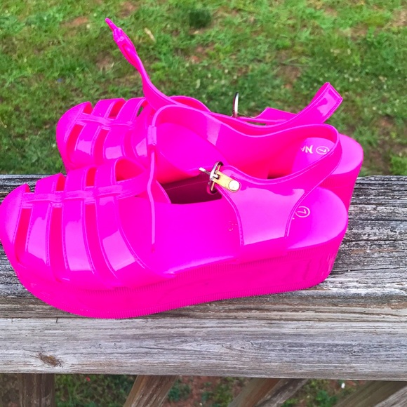 Shoes - Highlighter pink jellies